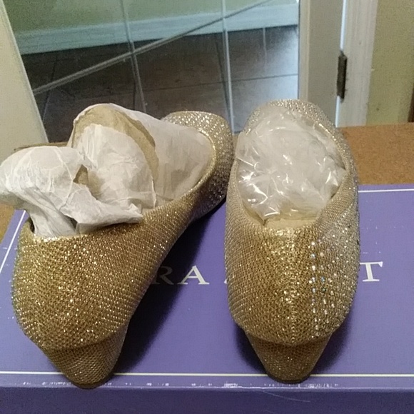 Girl shoes size 8 - Picture 2 of 2